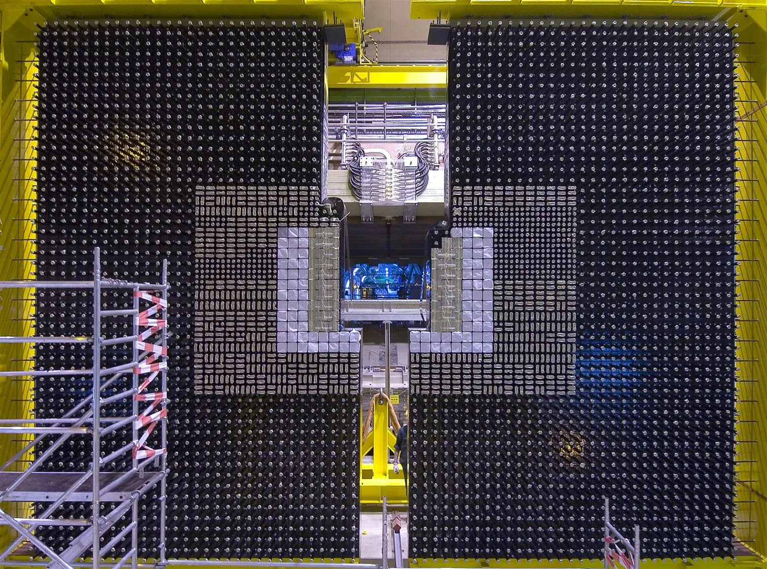 Calorimetry and light-based detectors for future experiments