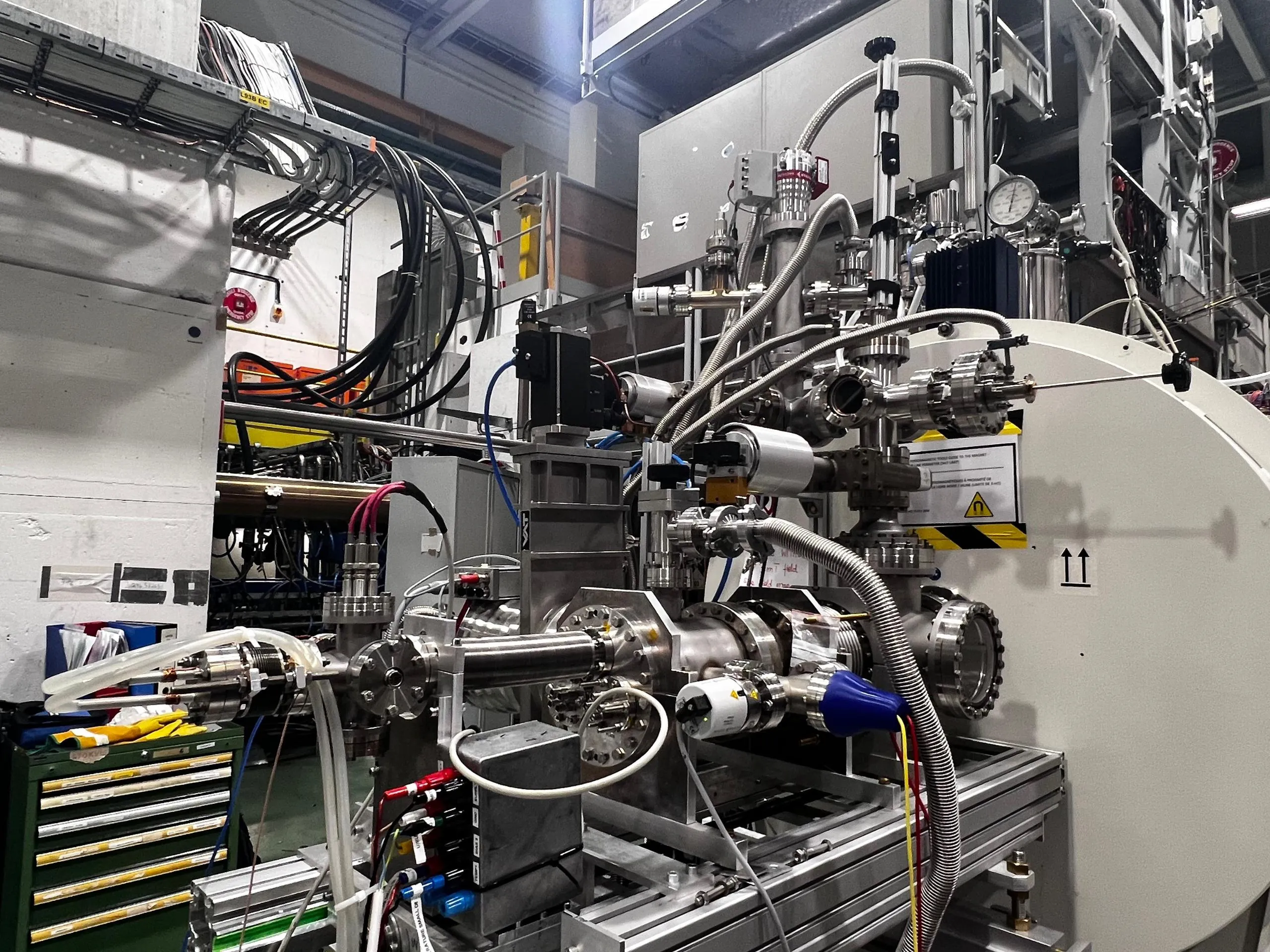 Probing lithium dynamics at buried interfaces with β-detected NMR at ISOLDE